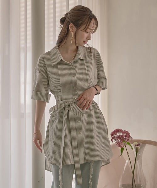 mideal(マイディール)の「back open striped shirt / バックオープンストライプシャツ(シャツ/ブラウス・レディース・オフホワイト/ネイビー・FREE)」の2枚目の写真