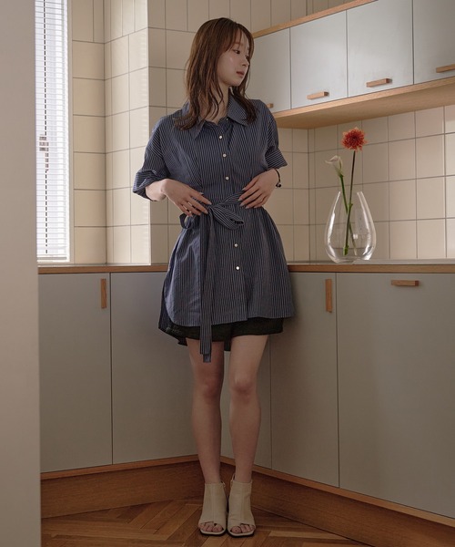 mideal(マイディール)の「back open striped shirt / バックオープンストライプシャツ(シャツ/ブラウス・レディース・オフホワイト/ネイビー・FREE)」の6枚目の写真