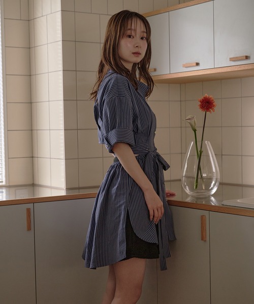 mideal(マイディール)の「back open striped shirt / バックオープンストライプシャツ(シャツ/ブラウス・レディース・オフホワイト/ネイビー・FREE)」の3枚目の写真