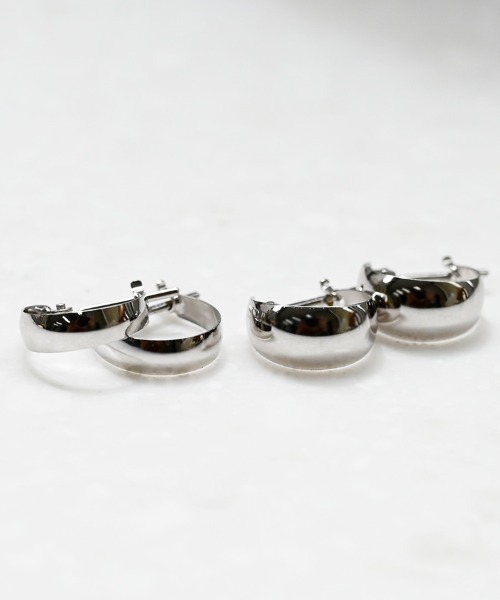 sowi(ソーイ)の「K10WG ムーンピアス 5×10(ピアス(両耳用)・レディース・ホワイトゴールド・フリ-)」の4枚目の写真