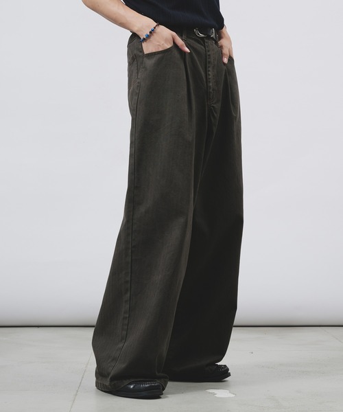 Adoon plain（アドーンプレーン）の「TUCK HERRINGBONE WIDE PANTS / タックヘリンボーンワイドパンツ（スラックス・メンズ・アイボリー/ブラック/チャコールグレー・SMALL/LARGE/MEDIUM）」の7枚目の写真