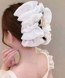 VIBGYOR（ヴィブジョー）の「【IZU】 大判フリルリボンバンスクリップ（ブラック／ホワイト）（バレッタ/ヘアクリップ・レディース）」