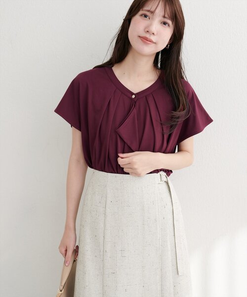 natural couture（ナチュラルクチュール）の「【sherbet line】接触冷感ドレープフリルカットソーブラウス（シャツ/ブラウス・レディース・ラベンダー/ネイビー/ボルドー/ブルー/オフホワイト・FREE）」の5枚目の写真