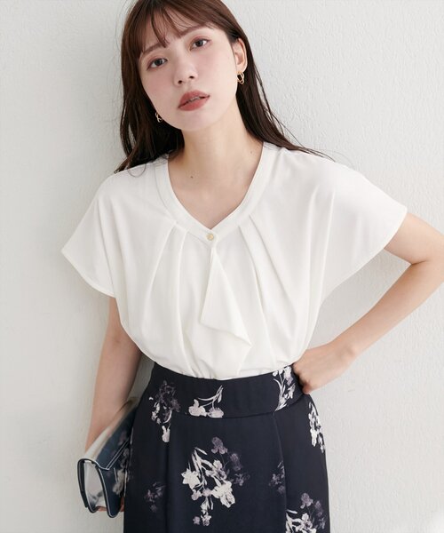 natural couture（ナチュラルクチュール）の「【sherbet line】接触冷感ドレープフリルカットソーブラウス（シャツ/ブラウス・レディース・ラベンダー/ネイビー/ボルドー/ブルー/オフホワイト・FREE）」の10枚目の写真