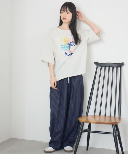 RETRO GIRL（レトロガール）の「花刺繍BIGTEE（Tシャツ/カットソー・レディース・オフホワイト/ブルー/ホワイト系その他・FREE）」の4枚目の写真