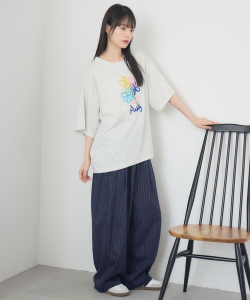 RETRO GIRL（レトロガール）の「花刺繍BIGTEE（Tシャツ/カットソー・レディース・オフホワイト/ブルー/ホワイト系その他・FREE）」の5枚目の写真