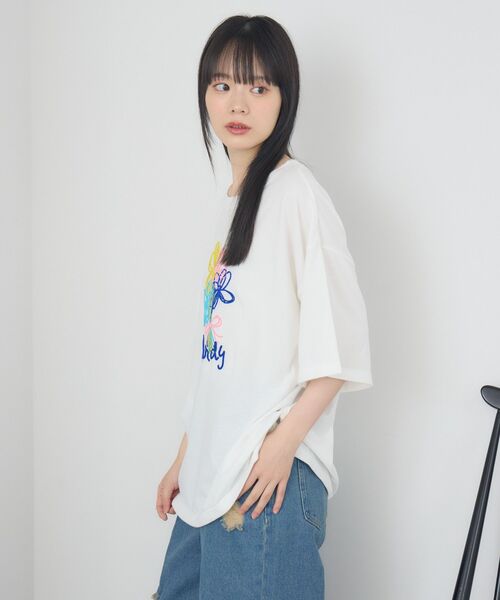 RETRO GIRL（レトロガール）の「花刺繍BIGTEE（Tシャツ/カットソー・レディース・オフホワイト/ブルー/ホワイト系その他・FREE）」の19枚目の写真