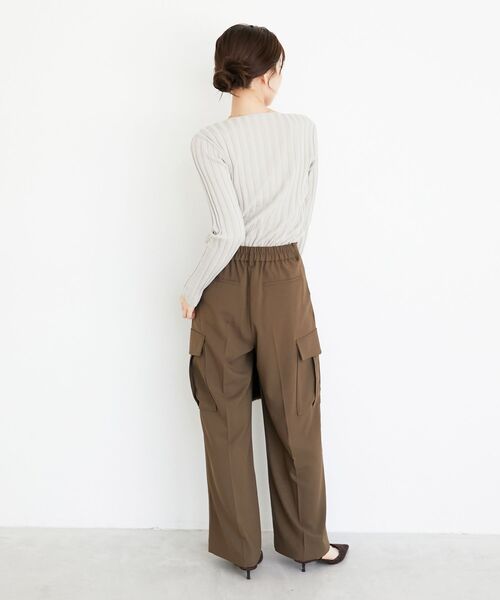 le.coeur blanc(ルクールブラン)の「センタープレスカーゴパンツ(その他パンツ・レディース・カーキブラウン/ブラック・36/38)」の15枚目の写真