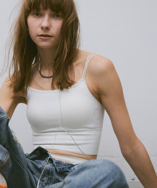 un/neu（アンノイ）の「ダブルストラップカップ付きインナー（キャミソール・レディース・ブラック/ホワイト・FREE）」の11枚目の写真