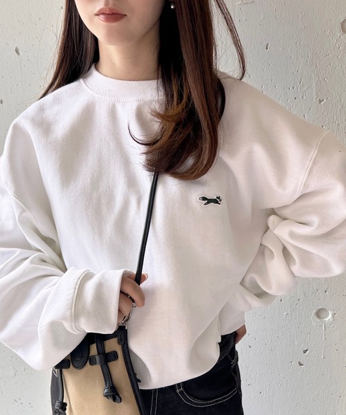 PENNEYS(ぺニーズ)の「何色あってもいい!ペアルックおそろコーデにも!冬に使える万能スウェット【Penneys THE FOX】FOX COLLECTION 別注kitsuneキツネワッペン刺繍スウェットトレーナー プルオーバースウェット(スウェット・レディース・ベージュ/ダークグレー/ネイビー/ブラック/グレイッシュベージュ/ワイン/グレー/オフホワイト・S/M/L/XL)」の2枚目の写真