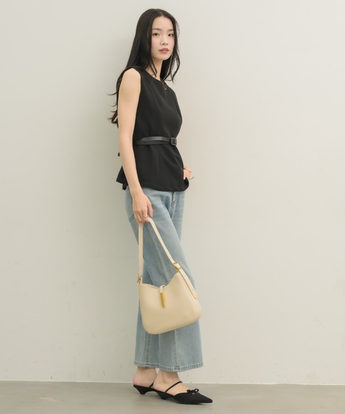 NEUNA(ヌナ)の「【大人気bagからminiサイズが登場!】miniラウンドトートバッグ(ショルダーバッグ・レディース・アイボリー/ブラック・FREE)」の5枚目の写真