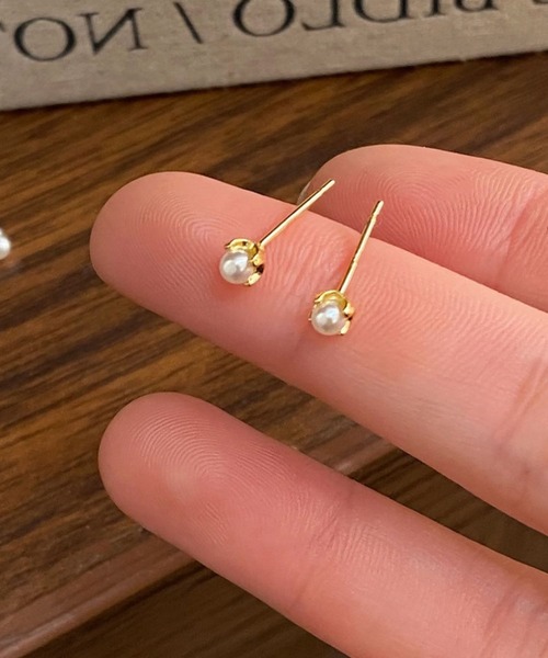 yu-ka(ユーカ)の「YU-KA:パールスタッドピアス Pearl stud pierce(ピアス(両耳用)・レディース・シルバー/ゴールド・FREE)」の3枚目の写真