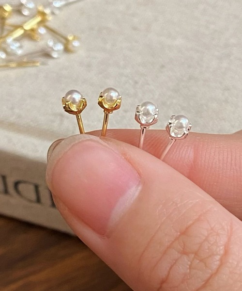 yu-ka(ユーカ)の「YU-KA:パールスタッドピアス Pearl stud pierce(ピアス(両耳用)・レディース・シルバー/ゴールド・FREE)」の5枚目の写真