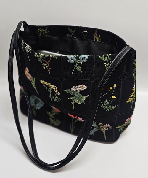 ANOTHER S（アナザーエス）の「花柄刺繍ショルダーバッグ（ショルダーバッグ・レディース・ブラック・FREE）」の2枚目の写真