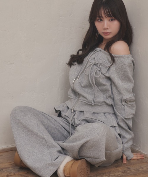 M DOLLY(エムドリー)の「ribbon voce sweat tops/リボンヴォーチェスウェットトップス(スウェット・レディース・ブラック/グレー・S/M)」の1枚目の写真