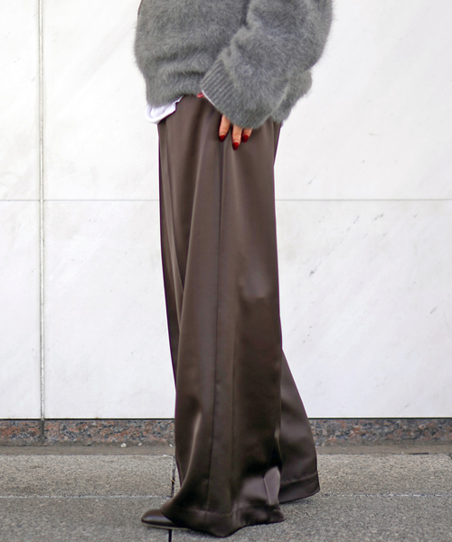 AP STUDIO（エーピーストゥディオ）の「サテンプルオンパンツ（スラックス・レディース・チョコ/ブラック・40/38/36）」の3枚目の写真