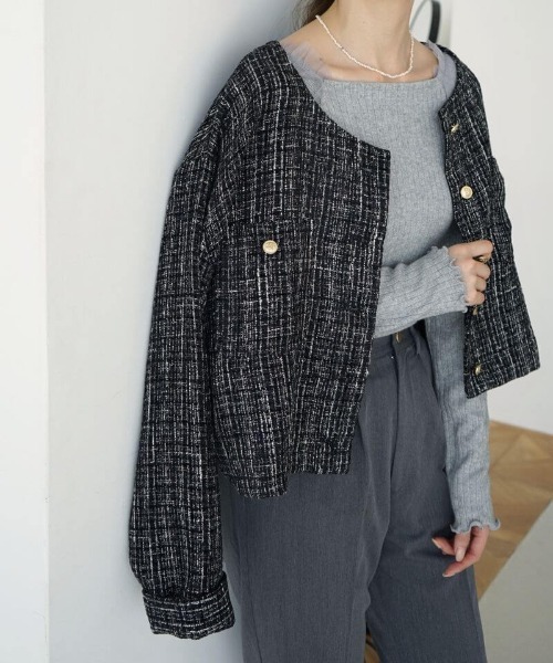 flower（フラワー）の「シャイニーツイードジャケット（ノーカラージャケット・レディース・アイボリー/ブラック・FREE）」の2枚目の写真