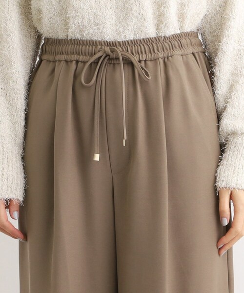 grove（グローブ）の「きれい見えとリラックス感を両立。秋の大人カジュアルに効くイージーパンツ（その他パンツ・レディース・ブラック/ブラウン系/チャコールグレー・02/03/05/04/01）」の20枚目の写真