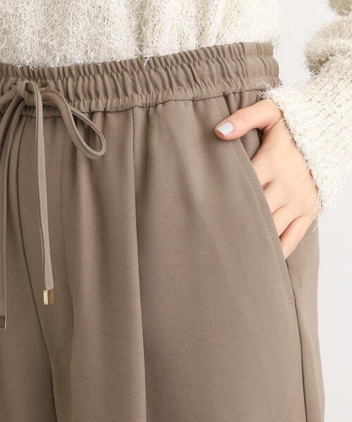 grove（グローブ）の「きれい見えとリラックス感を両立。秋の大人カジュアルに効くイージーパンツ（その他パンツ・レディース・ブラック/ブラウン系/チャコールグレー・02/03/05/04/01）」の22枚目の写真