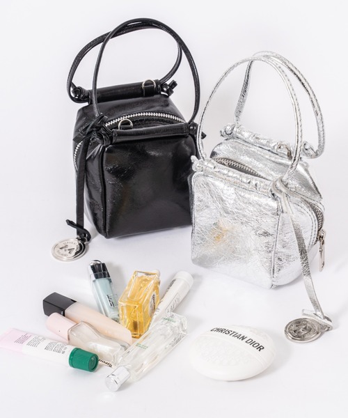 marco masi（マルコマージ）の「【MARCO MASI/マルコマージ】ミニハンドバッグ　キューブバッグ（ハンドバッグ・レディース・シルバー/ブラック・FREE）」の4枚目の写真