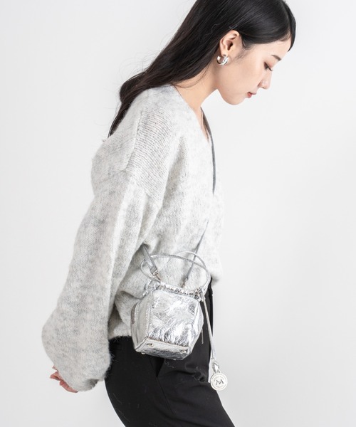 marco masi（マルコマージ）の「【MARCO MASI/マルコマージ】ミニハンドバッグ　キューブバッグ（ハンドバッグ・レディース・シルバー/ブラック・FREE）」の19枚目の写真