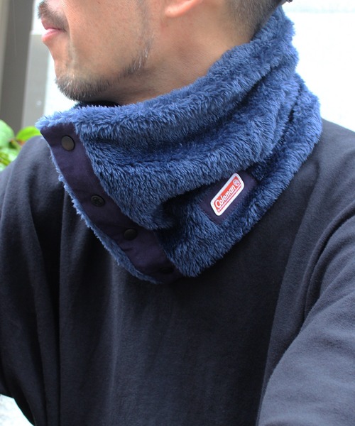 COLEMAN（コールマン）の「【Coleman】コールマン ボタン留め ボアネックウォーマー（ネックウォーマー/スヌード・メンズ・カーキ/ベージュ/カモフラージュ/ネイビー/ブラック・FREE）」の4枚目の写真