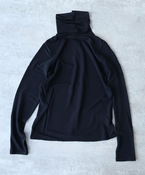 yuni(ユニ )の「コットンキュプラ モックロディhigh neck プルオーバー(Tシャツ/カットソー・レディース・ホワイト/ブラック・FREE)」の3枚目の写真