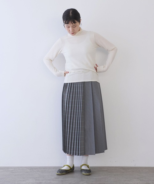 yuni(ユニ )の「コットンキュプラ モックロディhigh neck プルオーバー(Tシャツ/カットソー・レディース・ホワイト/ブラック・FREE)」の7枚目の写真