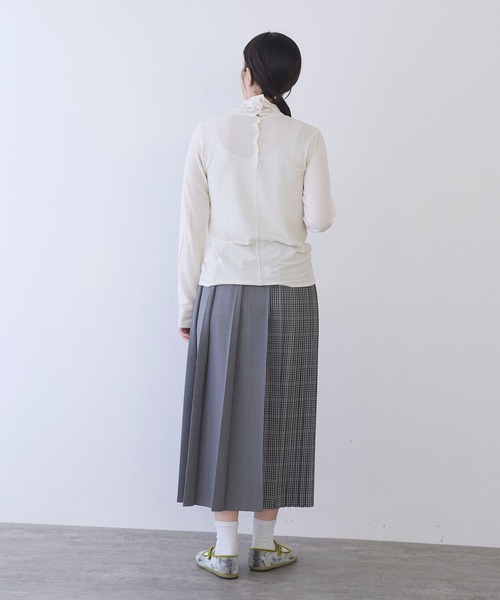 yuni(ユニ )の「コットンキュプラ モックロディhigh neck プルオーバー(Tシャツ/カットソー・レディース・ホワイト/ブラック・FREE)」の8枚目の写真