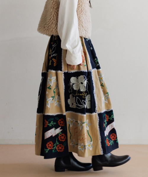 AMERICAN RAG CIE（アメリカンラグシー）の「LEIN パッチワーク刺繍スカート（スカート・レディース・ブラック・FREE）」の3枚目の写真