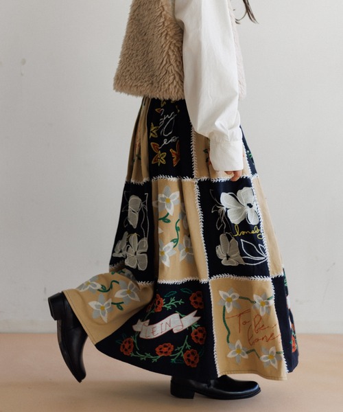 AMERICAN RAG CIE（アメリカンラグシー）の「LEIN パッチワーク刺繍スカート（スカート・レディース・ブラック・FREE）」の7枚目の写真