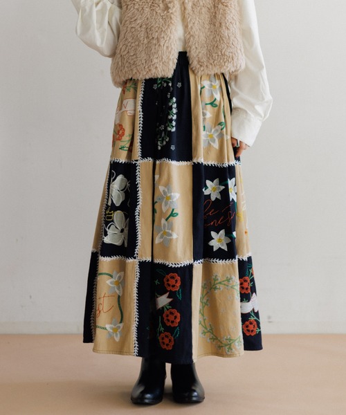 AMERICAN RAG CIE（アメリカンラグシー）の「LEIN パッチワーク刺繍スカート（スカート・レディース・ブラック・FREE）」の5枚目の写真
