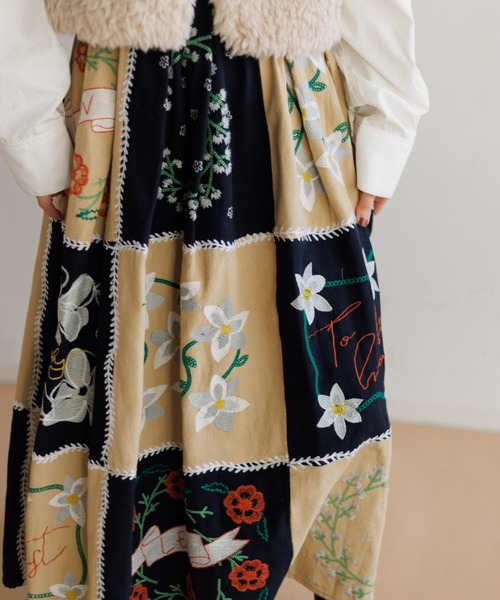 AMERICAN RAG CIE（アメリカンラグシー）の「LEIN パッチワーク刺繍スカート（スカート・レディース・ブラック・FREE）」の6枚目の写真