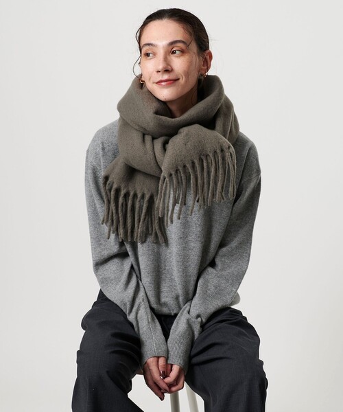 BEAUTY&YOUTH UNITED ARROWS(ビューティーアンドユースユナイテッドアローズ)の「ブークレ マフラー(マフラー・レディース・ターコイズブルー系/グレー系/レッド・FREE)」の8枚目の写真