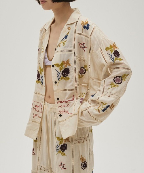 TODAYFUL（トゥデイフル）の「TODAYFUL　Embroidery Patchwork Shirts エンブロイダリーパッチワークシャツ/12610428（シャツ/ブラウス・レディース・キナリ/バーガンディー・ONE SIZE）」の2枚目の写真