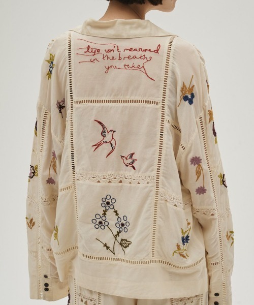 TODAYFUL（トゥデイフル）の「TODAYFUL　Embroidery Patchwork Shirts エンブロイダリーパッチワークシャツ/12610428（シャツ/ブラウス・レディース・キナリ/バーガンディー・ONE SIZE）」の4枚目の写真