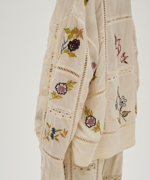 TODAYFUL（トゥデイフル）の「TODAYFUL　Embroidery Patchwork Shirts エンブロイダリーパッチワークシャツ/12610428（シャツ/ブラウス・レディース・キナリ/バーガンディー・ONE SIZE）」の5枚目の写真