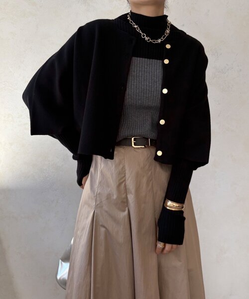 DouDou（ドゥドゥ）の「【WEB限定】ケープアンサンブルニット（ニット/セーター・レディース・チャコールグレー/ブルー/オフホワイト/ブラック・FREE）」の2枚目の写真