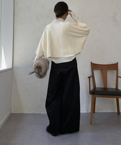 DouDou（ドゥドゥ）の「【WEB限定】ケープアンサンブルニット（ニット/セーター・レディース・チャコールグレー/ブルー/オフホワイト/ブラック・FREE）」の9枚目の写真