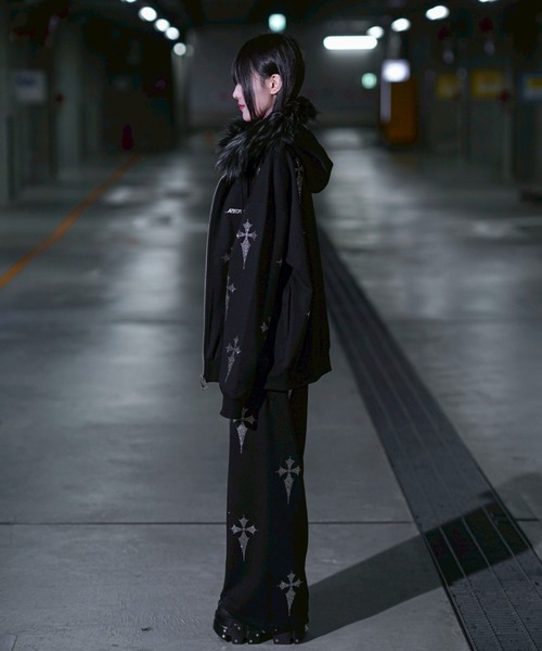 REFLEM/レフレム』ファー付きクロス総柄ラインストーンZIPパーカー