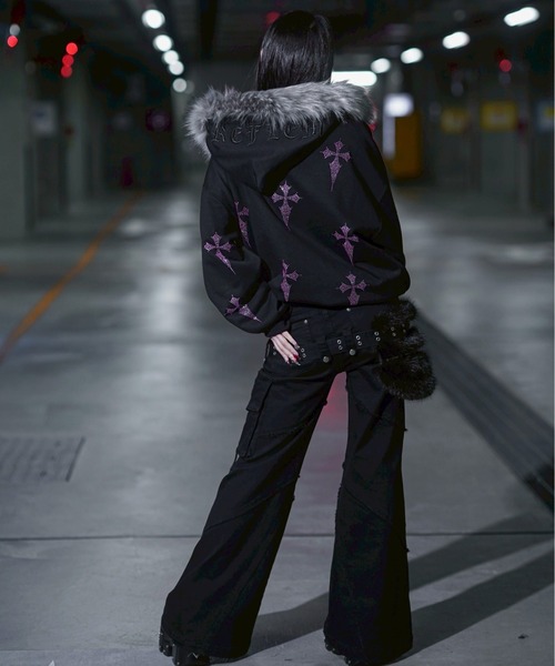 REFLEM（レフレム）の「『REFLEM/レフレム』ファー付きクロス総柄ラインストーンZIPパーカー/ジップアップパーカー（パーカー・レディース・ブラック×ホワイト/ブラック×ピンク・FREE）」の15枚目の写真