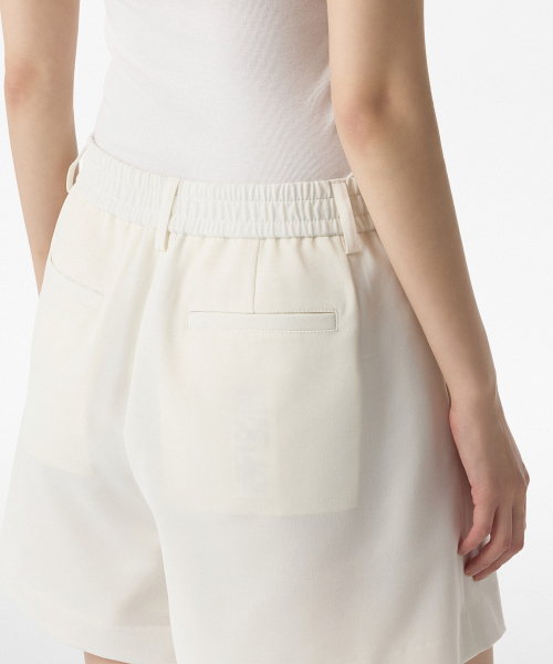 MUSINSA STANDARD WOMAN（ムシンサスタンダードウーマン）の「ウィメンズリネンライクワンタックバンディングショーツ[エクリュ]（その他パンツ・レディース・その他・30/24/25/26/27/28/29）」の4枚目の写真