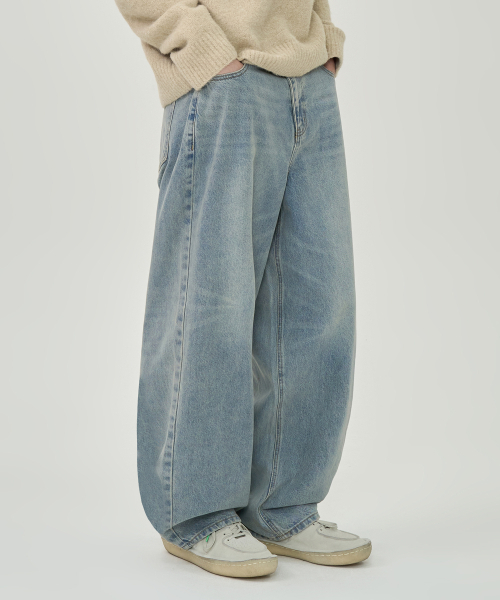 TOFFEE(トフィー)の「ウォッシュドバルーンデニムパンツ (ライトブルー)(デニムパンツ・メンズ・ライトブルー・SMALL/MEDIUM/LARGE/X-LARGE)」の1枚目の写真