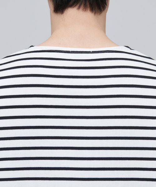 MUSINSA STANDARD（ムシンサスタンダード）の「ストライプボートネック長袖Tシャツ[アイボリー/ブラック]（Tシャツ/カットソー・メンズ・その他・LARGE/X-LARGE/XX-LARGE/SMALL/MEDIUM）」の4枚目の写真