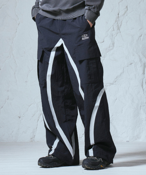 ボールドラインナイロンパンツブラック（その他パンツ）｜TRAVEL