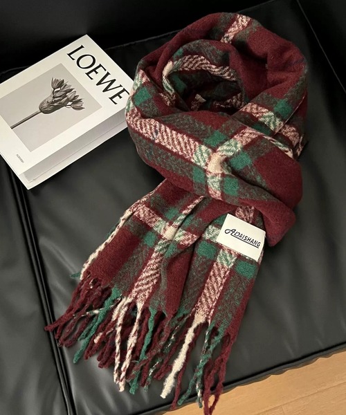 shopnikoniko(ショップニコニコ)の「チェック柄 ワッペン付き フリンジマフラー(マフラー・レディース・ブラック/ワイン/ネイビー/ベージュ/ブラウン/ピンク・フリー)」の11枚目の写真
