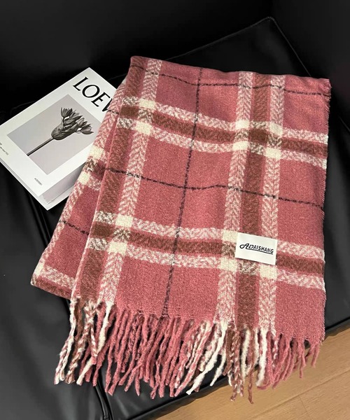 shopnikoniko(ショップニコニコ)の「チェック柄 ワッペン付き フリンジマフラー(マフラー・レディース・ブラック/ワイン/ネイビー/ベージュ/ブラウン/ピンク・フリー)」の14枚目の写真