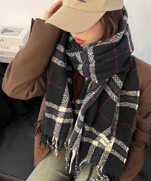 shopnikoniko(ショップニコニコ)の「チェック柄 ワッペン付き フリンジマフラー(マフラー・レディース・ブラック/ワイン/ネイビー/ベージュ/ブラウン/ピンク・フリー)」の17枚目の写真