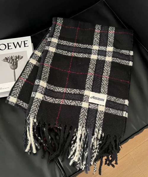 shopnikoniko(ショップニコニコ)の「チェック柄 ワッペン付き フリンジマフラー(マフラー・レディース・ブラック/ワイン/ネイビー/ベージュ/ブラウン/ピンク・フリー)」の16枚目の写真