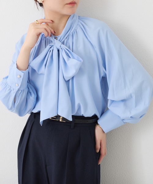 COLLAGE GALLARDAGALANTE(コラージュガリャルダガランテ)の「2WAYボウタイシャツ/セレモニー(シャツ/ブラウス・レディース・オフホワイト/サックスブルー・FREE)」の2枚目の写真